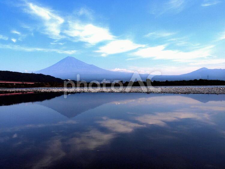 逆さ富士（富士川編２） 富士山,河川,逆さ富士の写真素材