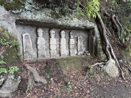 松島の雄島の岩窟の写真