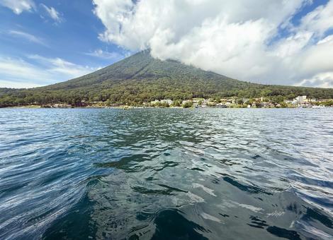 中禅寺湖からみた男体山 中禅寺湖からみた男体山 青空,水,日光の写真素材
