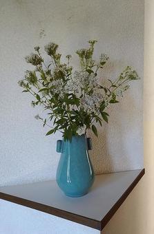 小さな玄関の三角コーナー、生け花 小さな玄関の三角コーナー、生け花の写真