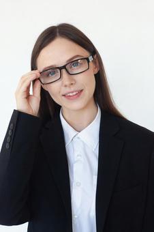 メガネに触れ笑うロングヘアの女性 女性,外国人,メガネの写真素材