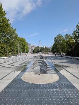 アリョーシャの記念碑前の噴水の写真