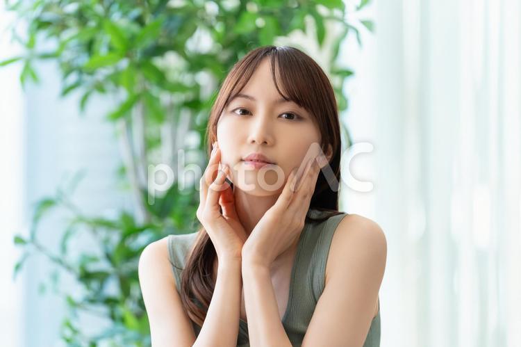 若い女性の美容イメージ 女性,美容,笑顔の写真素材