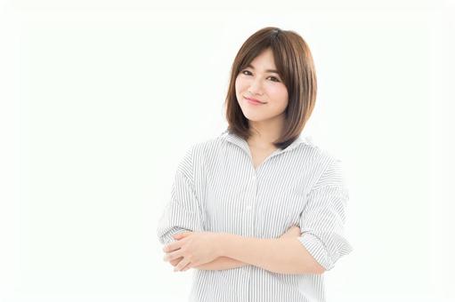 若い女性 腕組み 若い女性 腕組みの写真