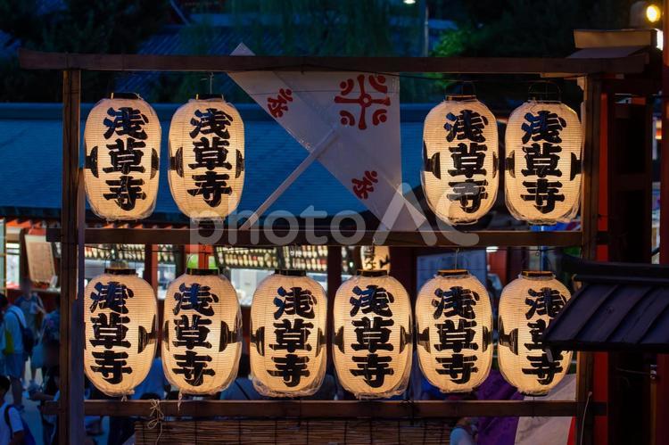 夕暮れ時の浅草寺 浅草寺,提灯,浅草の写真素材