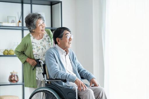在宅介護 在宅介護 介護,車椅子,シニアの写真素材