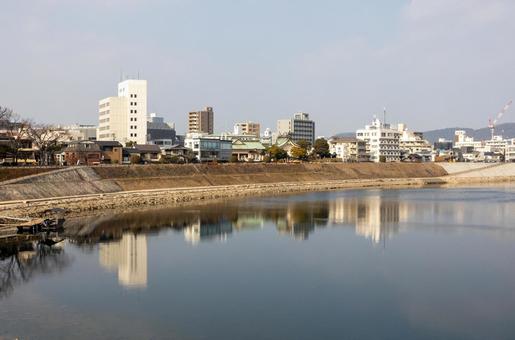 旭川に反射する岡山の街並み 旭川に反射する岡山の街並み 岡山,旭川,反射の写真素材