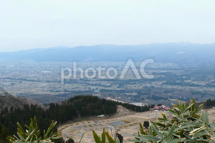 春の夕霧峠からの景色 夕霧峠,医王山,砺波平野の写真素材