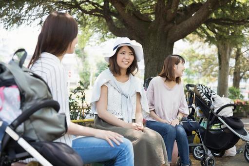 ママ友 母親 育児 ママ友 母親 育児 の写真