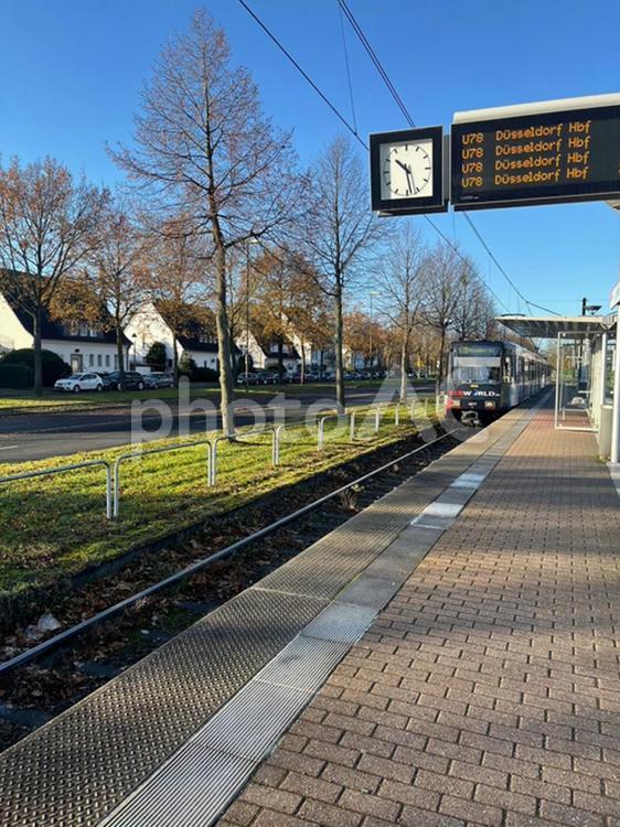 デュッセルドルフへ向かう電車とホーム ドイツ,ヨーロッパ,旅の写真素材