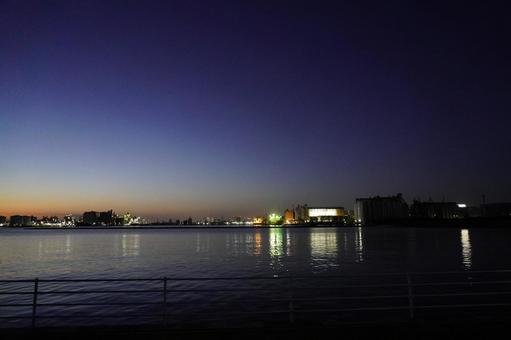 夜景 千葉みなと,夕景,日暮れの写真素材