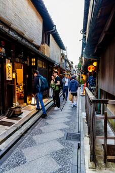 京都市　祇園の町並み 祇園,京都,街並みの写真素材