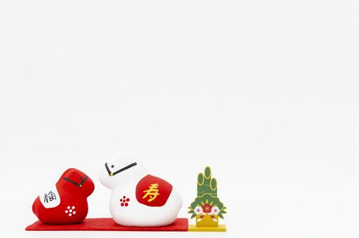 午の置物と門松（白背景） 午,十二支,干支の写真素材