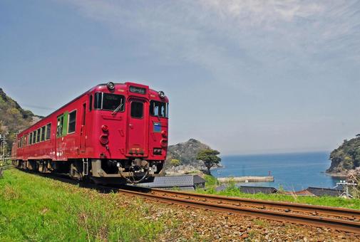 Kiha 47 Kiha 40 Sanin Main Line Sea of Japan, JPG Kiha 47 Kiha 40 Sanin Main Line Sea of Japan, JPG