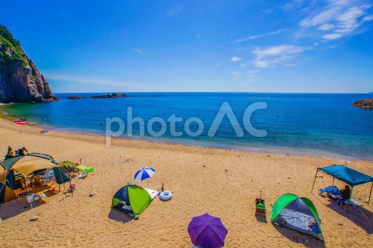 夏のキャンプ場と海 海,キャンプ,青空の写真素材