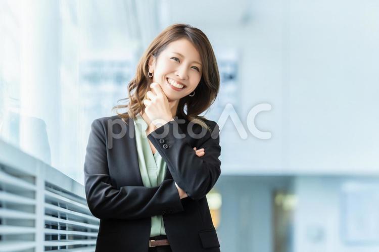 笑顔の女性・ビジネスウーマン 女性,笑顔,微笑むの写真素材