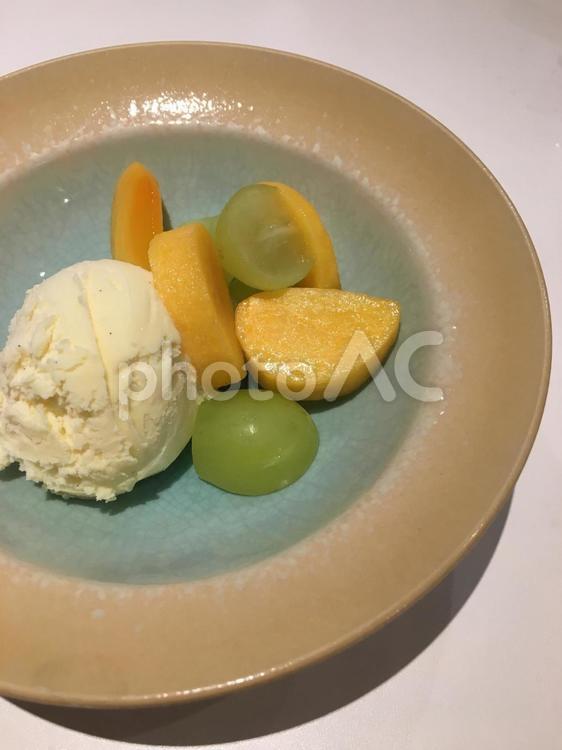 アイスクリームと秋のフルーツ アイス,アイスクリーム,スイーツの写真素材