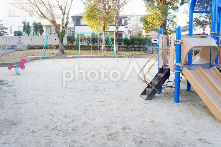 閑静な住宅街の小さな公園_11 公園,広場,運動場の写真素材