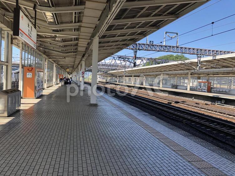 米原駅ホーム 米原駅,鉄道,駅の写真素材