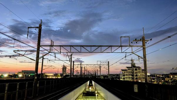 夕暮れ時の線路 夕暮れ時の線路 夕暮れ,線路,空の写真素材