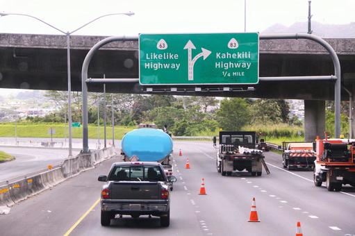 オアフ島内高速道路一景(ハワイ) オアフ島,ハワイ,高速道路の写真素材