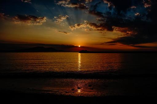 <五島の風景>夜明けの海水浴場の風景 <五島の風景>夜明けの海水浴場の風景の写真