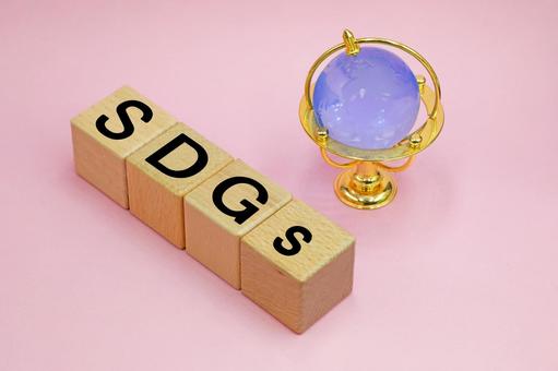 SDGsと書かれたブロックと地球儀 SDGsと書かれたブロックと地球儀 sdgs,持続可能な開発目標,持続可能な開発の写真素材