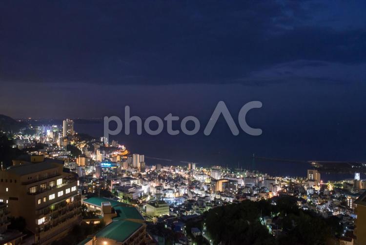 高台からの熱海の夜景 熱海,夜景,海の写真素材