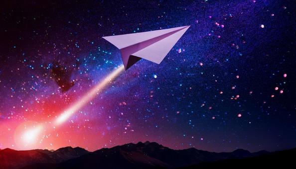 宇宙に向かって飛んでいる紙飛行機の写真