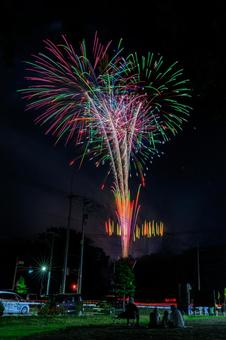打ち上げ花火 打ち上げ花火 打ち上げ花火,花火,夜空の写真素材