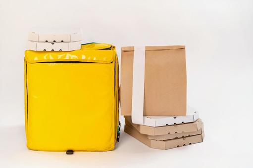 配達バッグとピザ箱と紙袋 配達,フードデリバリー,デリバリーの写真素材