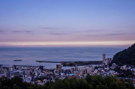 夏の熱海港夕景 夏の熱海港夕景の写真