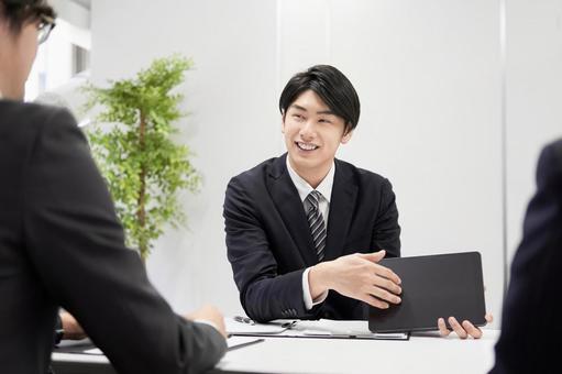 Japanese male businessman explaining face-to-face, sales, door-to-door sales, agreement, JPG