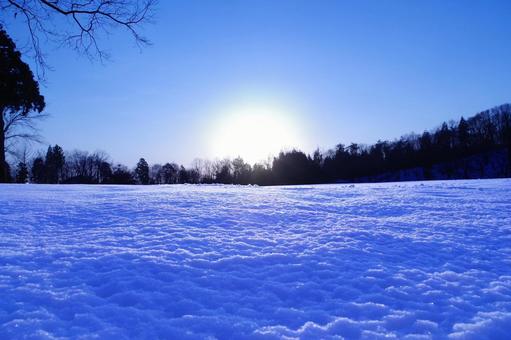 冬の朝 冬の朝 雪,雪原,冬の写真素材