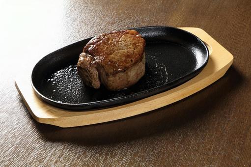 Beef tenderloin steak iron plate (200g) Beef tenderloin steak iron plate (200g)