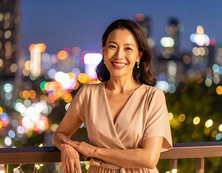 パーティーに参加する女性 パーティーに参加する女性の写真