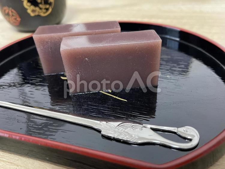 羊羹を食べる 和菓子,羊羹,美味しそうの写真素材