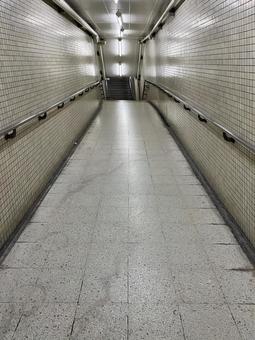 通路（地下） 通路,地下,屋内の写真素材