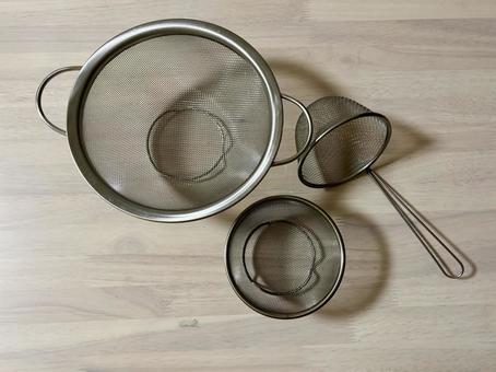 複数の調理器具 複数の調理器具 水切り,ザル,銀の写真素材