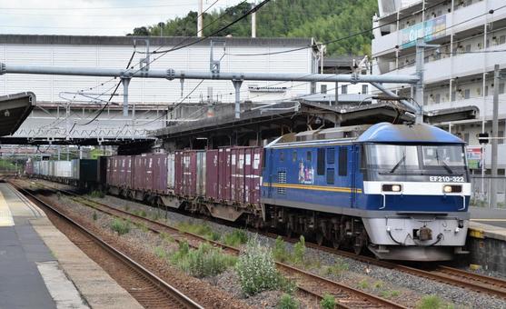 高速貨物列車をけん引するEF210形 高速貨物列車をけん引するEF210形 のりもの,鉄道写真,jr貨物の写真素材