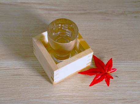紅葉と日本酒③(ライト) 紅葉と日本酒③(ライト) 酒,紅葉,枡の写真素材
