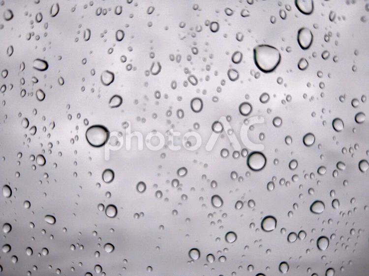 雨空と雨のしずく（梅雨の空模様）③ 雨,雫,窓の写真素材