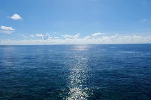 宮古島の東平安名崎から見た海の景色 東平安名崎,灯台,宮古島の写真素材