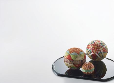 伝統工芸品 手まり 伝統工芸品 手まり 手まり,和盆,白背景の写真素材