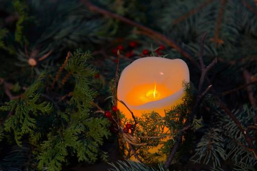 あかりーろうそくのあかり あかり,灯り,ろうそくの写真素材