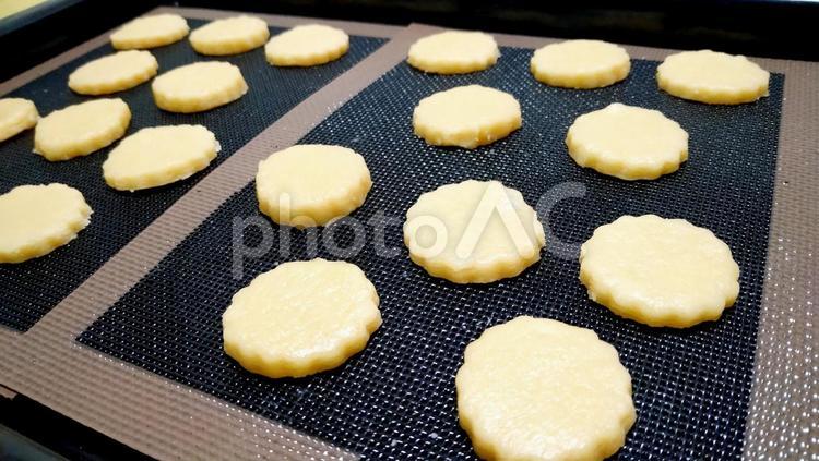 手作りクッキー 焼成前 クッキー,ビスケット,焼き菓子の写真素材