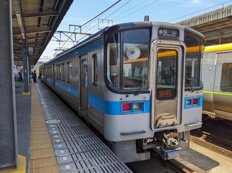 今治駅予讃線＠愛媛県今治市 電車,駅,予讃線の写真素材