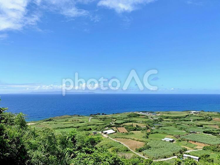 与論島の街並みと海 与論島,砂浜,海の写真素材