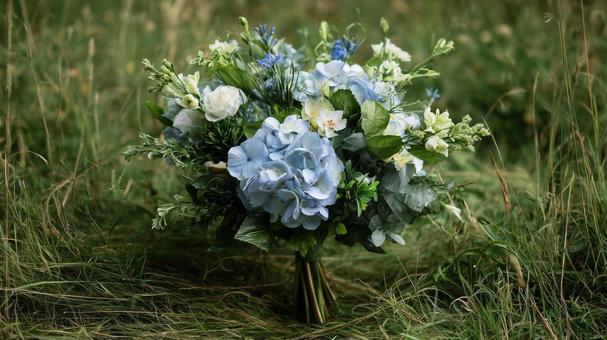 森の中の紫陽花のブーケのイメージ 森の中の紫陽花のブーケのイメージの写真