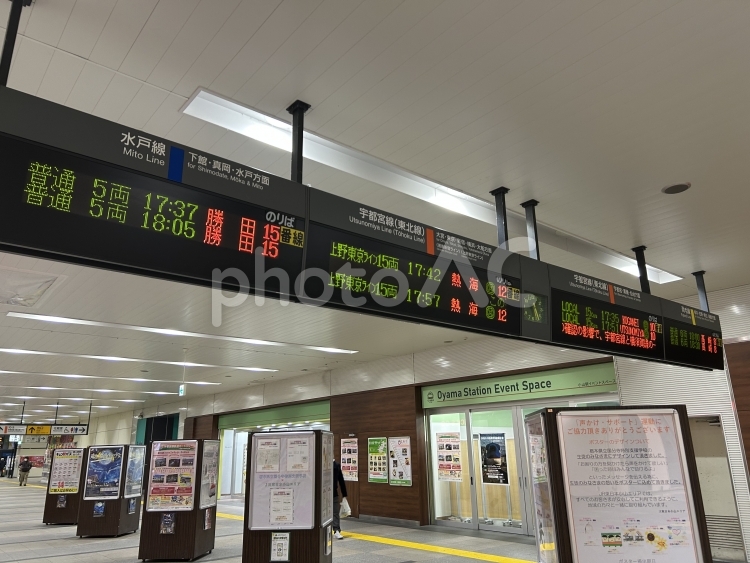 小山駅　発車標(乗換改札) 鉄道,電車,列車の写真素材